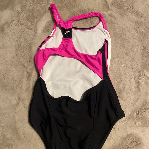 Girls Speedo swim suit - Picture 2 of 3